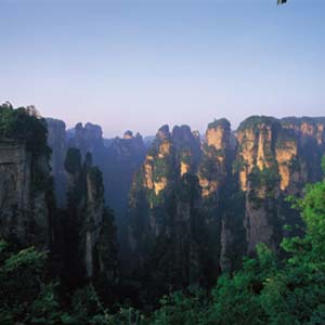 單獨(dú)成團(tuán)N線：張家界、天子山、寶峰湖、猛洞河漂流、鳳凰古城四晚五日湘西全景游