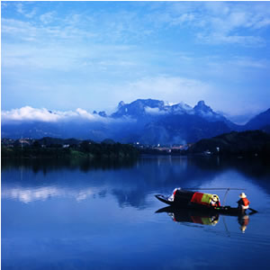 喜樂O線：猛洞河漂流、鳳凰古城兩日游