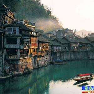 時尚商務(wù)C線：張家界、天門山、鳳凰古城四日游